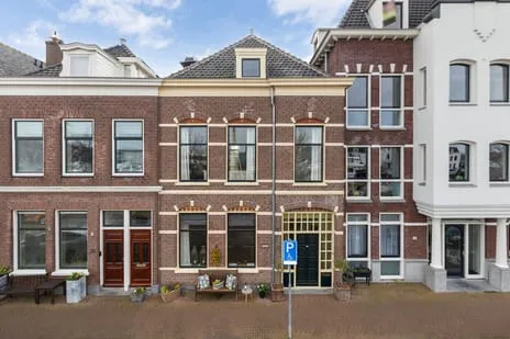 Tussenwoning te koop: Burg. De Jonghkade 25, Taanschuurpolder Maassluis