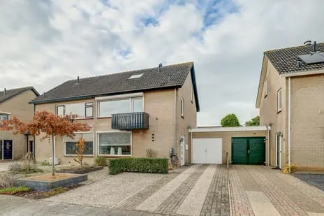 Tussenwoning te koop: Burg. Dittersstraat 31, Kern Beneden-Leeuwen Beneden-Leeuwen