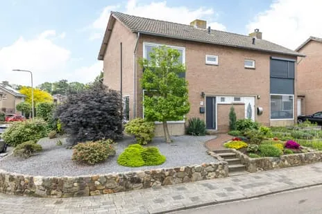 Hoekwoning te koop: Burg. Hamersstraat 1, Munstergeleen Munstergeleen