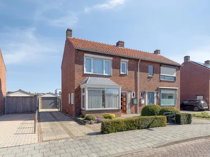 Twee-onder-één-kap te koop: Burg. IJsebaertstraat 10, Gedelfte Sint Jansteen