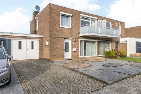 Tussenwoning te koop: Burg. Kampsstraat 12, Sittard