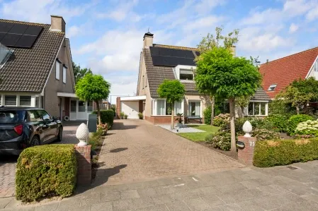 Twee-onder-één-kap te koop: Burg. Korstanjestraat 71, Klaaswaal Woonkern Klaaswaal