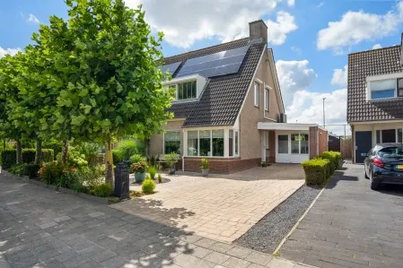 Twee-onder-één-kap te koop: Burg. Korstanjestraat 77, Klaaswaal Woonkern Klaaswaal