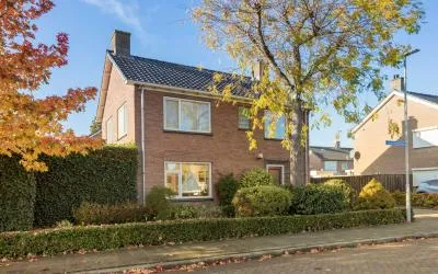 Twee-onder-één-kap te koop: Burg Buissinkstraat 24, Zaltbommel Vergt en omgeving Zaltbommel