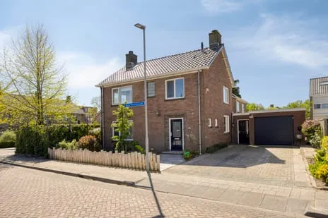 Twee-onder-één-kap te koop: Burg Buissinkstraat 24, Zaltbommel Vergt en omgeving Zaltbommel