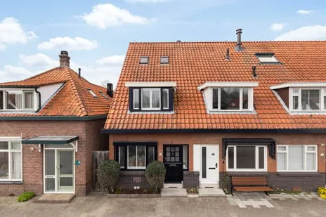 Hoekwoning te koop: Burg de Zeeuwstraat 137, Numansdorp Woonkern Numansdorp