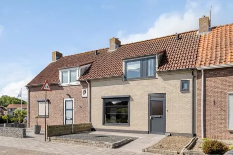 Tussenwoning te koop: Burg Sandbergstraat 27, Krabbendijke - Kern Krabbendijke