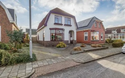 Twee-onder-één-kap te koop: Burg v Roijenstr Oost 97, Burgemeester van Royenstraat en omgeving Hoogezand