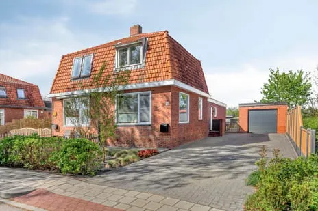 Twee-onder-één-kap te koop: Burg v Roijenstr West 12, Burgemeester van Royenstraat en omgeving Hoogezand