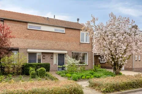 Hoekwoning te koop: Burg van Kempenstraat 35, Reuvelt Grubbenvorst