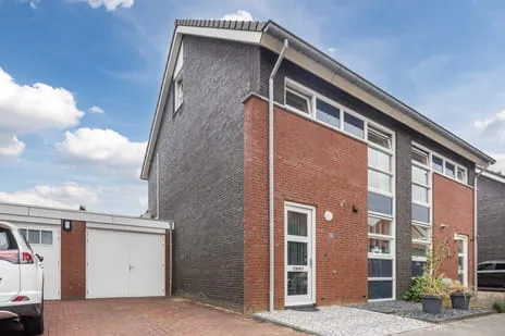 Tussenwoning te koop: Burg vd Mortelstraat 16, Cuijk kern Cuijk