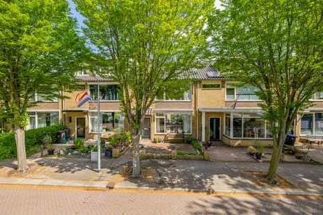Tussenwoning te koop: Burgemeester Albertiplein 23, Snuiverbuurt Krommenie