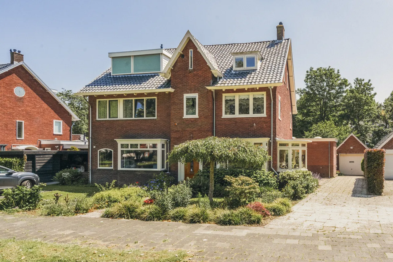 Twee-onder-één-kap te koop: Burgemeester Amersfoordtlaan 74, Badhoevedorp