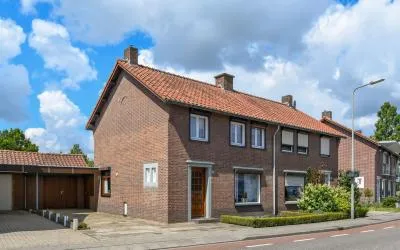 Tussenwoning te koop: Burgemeester Aquariusstraat 34, Kern Haelen Haelen