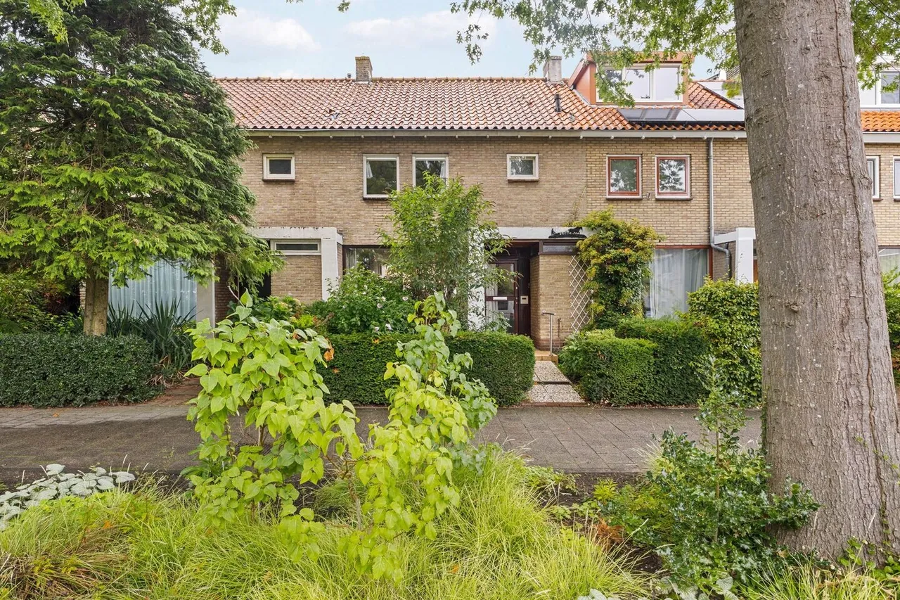 Tussenwoning te koop: Burgemeester Bickerstraat 57, Diemen