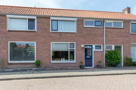 Tussenwoning te koop: Burgemeester Bouwmanstraat 8, Grijpskerke Grijpskerke