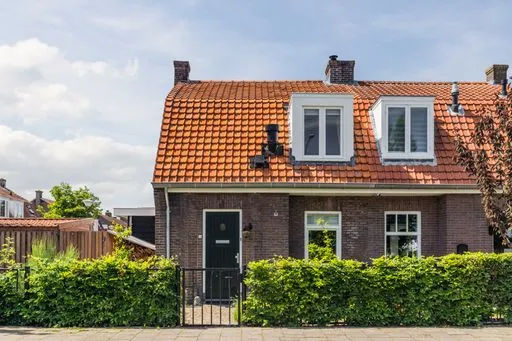 Twee-onder-één-kap te koop: Burgemeester Cambier van Nootenstraat 4, Friezenbuurt Maarssen