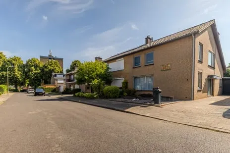 Twee-onder-één-kap te koop: Burgemeester Coninxstraat 8, Heer Maastricht