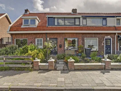 Tussenwoning te koop: Burgemeester Cramerlaan 30, De Lier West De Lier