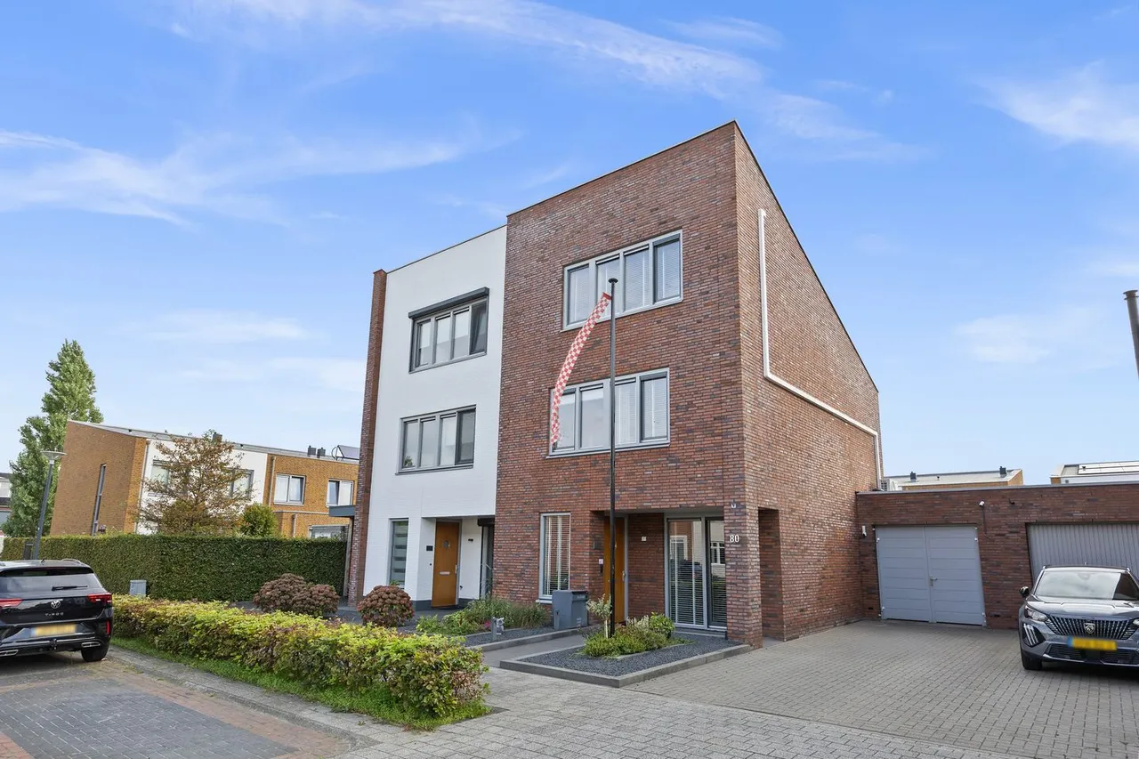Twee-onder-één-kap te koop: Burgemeester de Geusstraat 80, Waalwijk