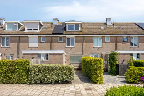 Terraced house for sale: Burgemeester De Zeeuwlaan 10, Ouderkerk aan den IJssel Ouderkerk Aan Den Ijssel