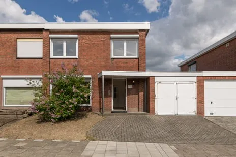 Tussenwoning te koop: Burgemeester Dr. Geuljansstraat 13, Lauradorp Landgraaf