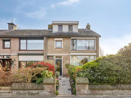 Hoekwoning te koop: Burgemeester Elkhuizenlaan 12, De Beek Halsteren