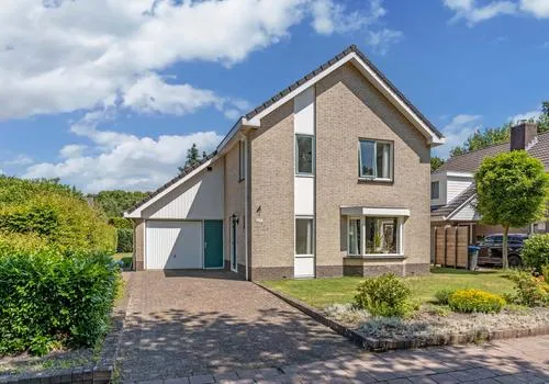 Vrijstaande woning te koop: Burgemeester Falkenaweg 203A, De Akkers Heerenveen