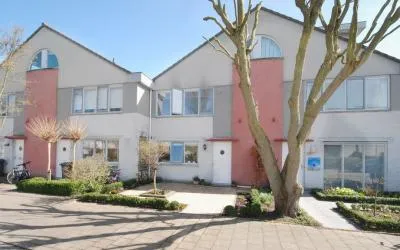 Tussenwoning te koop: Burgemeester Geertsemalaan 22, Groot Deijleroord en Ter Weer Wassenaar