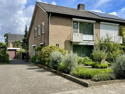 Twee-onder-één-kap te huur: Burgemeester Gommansstraat 206, Vastenavondkamp-Zuid Venlo