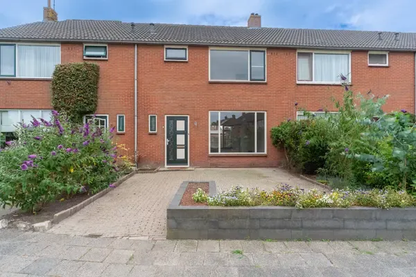 Tussenwoning te koop: Burgemeester Honijkstr 7, De Buurt Venhuizen