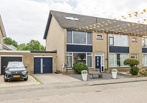 Tussenwoning te koop: Burgemeester Jonkersstraat 5, Beesd West Beesd