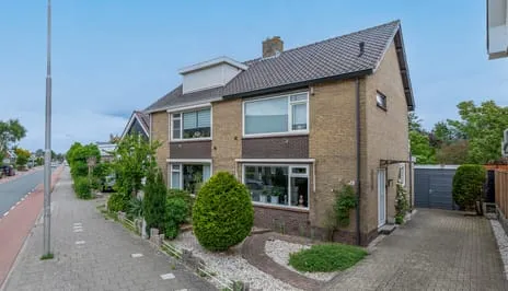Twee-onder-één-kap te koop: Burgemeester Klinkhamerweg 8, Zevenhuizen Bloemenbuurt Zevenhuizen (Zh)
