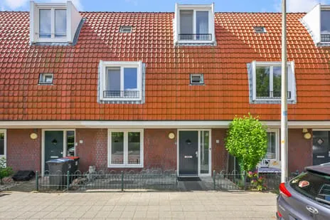 Tussenwoning te koop: Burgemeester Kootlaan 63, Legmeer Uithoorn