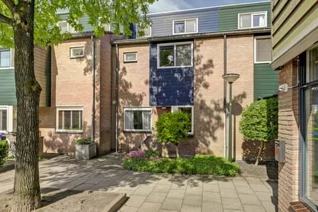 Tussenwoning te koop: Burgemeester Krijgsmangeerde 27, Hooipolder en De Hoeven Raamsdonksveer