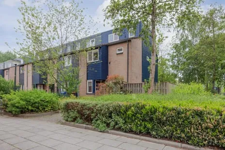 Corner house for sale: Burgemeester Krijgsmangeerde 41, Hooipolder en De Hoeven Raamsdonksveer