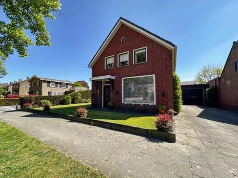 Vrijstaande woning te koop: Burgemeester Manderslaan 70, Zundert Zundert