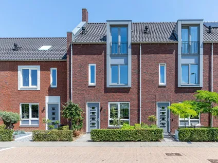 Tussenwoning te koop: Burgemeester mr W C Tackstraat 19, Verspreide huizen Kesteren Kesteren