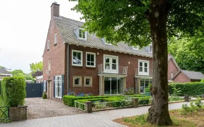 Twee-onder-één-kap te koop: Burgemeester Mutsaersstraat 22, Burgemeestersbuurt Tilburg