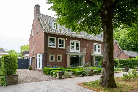 Twee-onder-één-kap te koop: Burgemeester Mutsaersstraat 22, Burgemeestersbuurt Tilburg