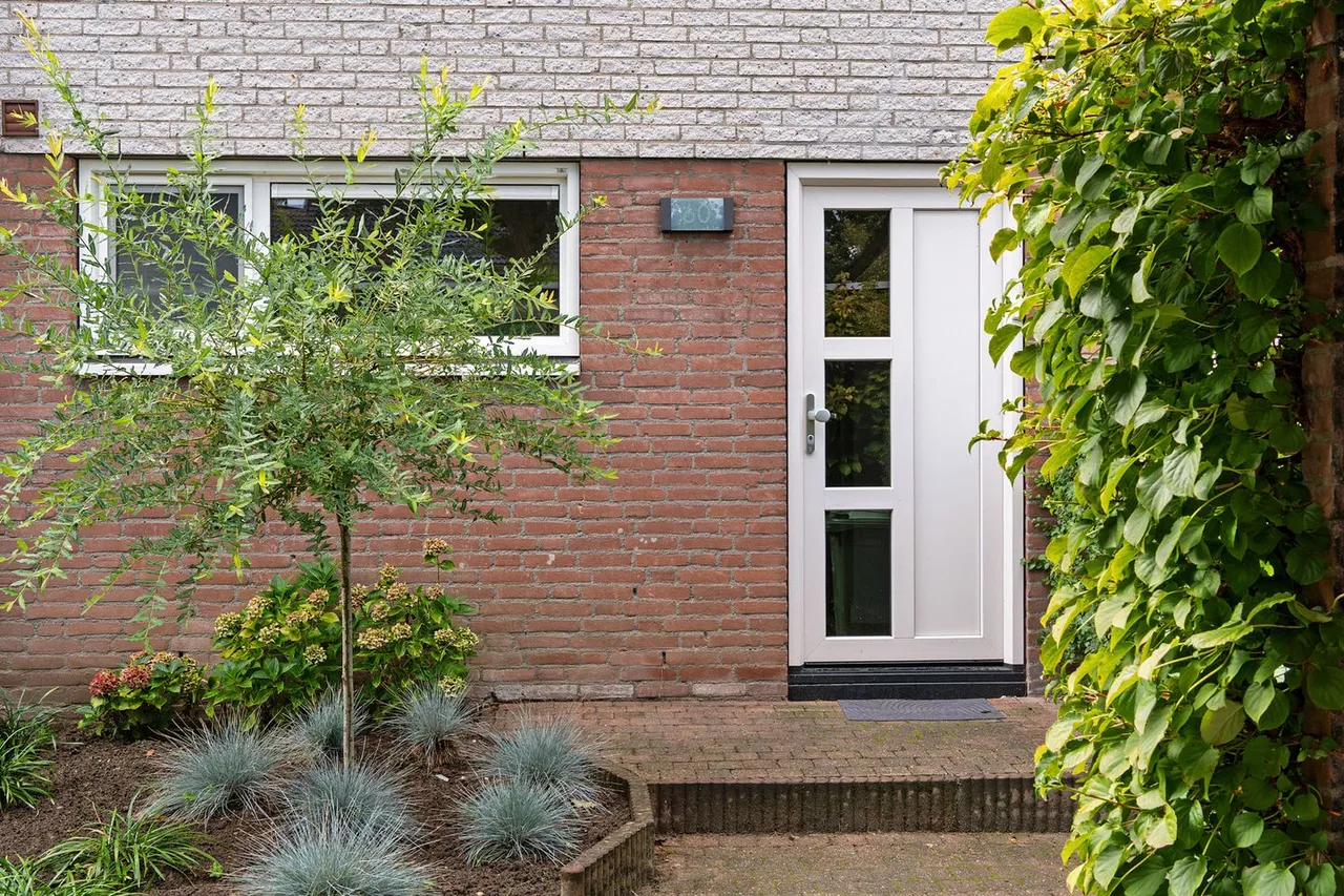 Tussenwoning te koop: Burgemeester Raijmakerslaan 60, Grave