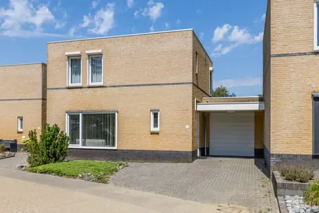 Hoekwoning te koop: Burgemeester Rhoenstraat 15, Vaals Vaals