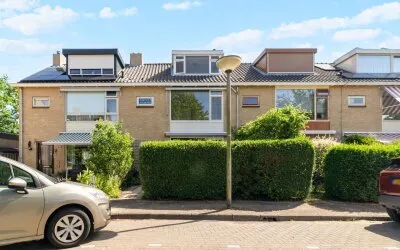 Tussenwoning te koop: Burgemeester Scholtenstraat 10, Oud-Delfgauw Delfgauw