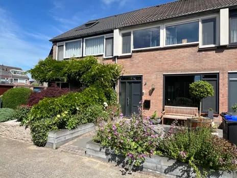 Tussenwoning te koop: Burgemeester Schumanlaan 28, Lopik-Dorp Lopik