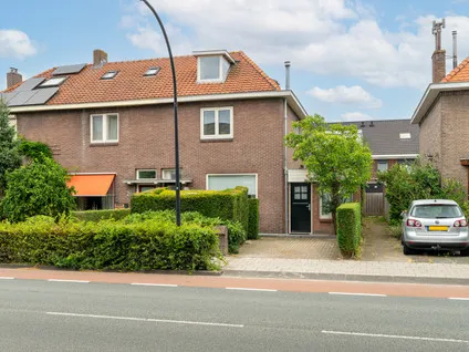 Hoekwoning te koop: Burgemeester Smeelelaan 24, Antoniusparochie Waalwijk