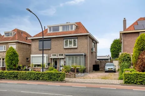 Twee-onder-één-kap te koop: Burgemeester Smeelelaan 28, Antoniusparochie Waalwijk