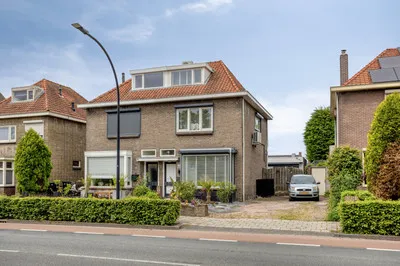 Twee-onder-één-kap te koop: Burgemeester Smeelelaan 28, Antoniusparochie Waalwijk