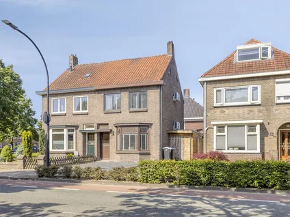 Twee-onder-één-kap te koop: Burgemeester Smeelelaan 34, Antoniusparochie Waalwijk