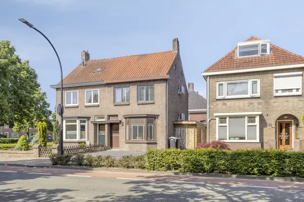 Twee-onder-één-kap te koop: Burgemeester Smeelelaan 34, Antoniusparochie Waalwijk