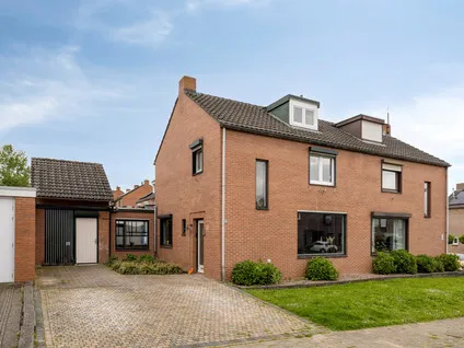 Twee-onder-één-kap te koop: Burgemeester Smeetsstr 12, Rijckholt Gronsveld